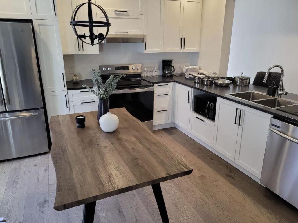 Free Parking, Beautiful 4 1/2- 2 Bedroom Apartment Montréal Eksteriør bilde