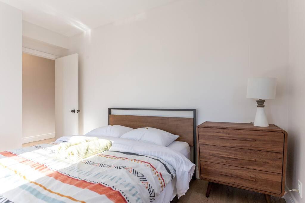 Free Parking, Beautiful 4 1/2- 2 Bedroom Apartment Montréal Eksteriør bilde
